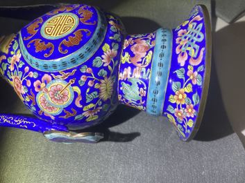 A pair of Chinese Canton enamel ewers for the Vietnamese market, 1st half 19th C.
