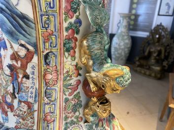 Une paire de vases de taille exceptionelle en porcelaine de Chine famille rose, 19&egrave;me