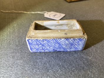 Une bo&icirc;te couverte en porcelaine de Chine en bleu et blanc de type ko-sometsuke pour le march&eacute; japonais, &eacute;poque Transition