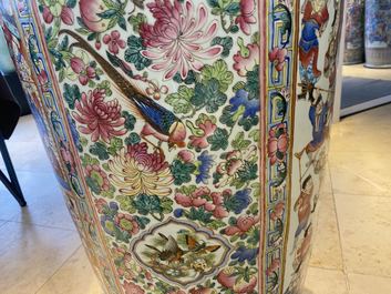 Une paire de vases de taille exceptionelle en porcelaine de Chine famille rose, 19&egrave;me