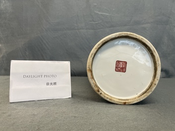 Un porte-chapeau en porcelaine de Chine qianjiang cai, 19/20&egrave;me