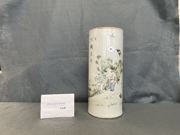 Un porte-chapeau en porcelaine de Chine qianjiang cai, 19/20&egrave;me