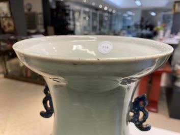 Deux vases en porcelaine de Chine en bleu et blanc sur fond c&eacute;ladon, 19&egrave;me