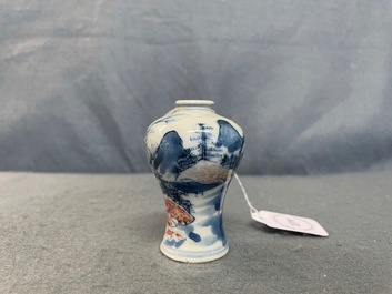 Een Chinese blauw-witte en koperrode miniatuur 'meiping' vaas, Kangxi