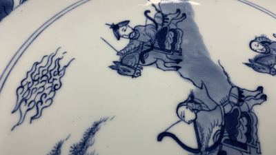 Een uitgebreid Chinees blauw-wit servies met jachtdecor, 18/19e eeuw