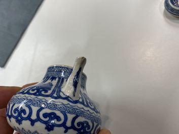 Een Chinese blauw-witte miniatuur theepot in zacht porselein, Kangxi