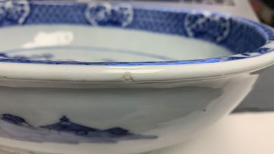 Een uitgebreid Chinees blauw-wit servies met jachtdecor, 18/19e eeuw