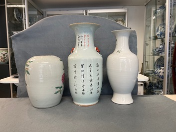 Cinq vases en porcelaine de Chine famille rose, qianjiang cai et c&eacute;ladon, 19/20&egrave;me