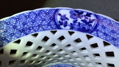 Een uitgebreid Chinees blauw-wit servies met jachtdecor, 18/19e eeuw