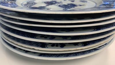 Een uitgebreid Chinees blauw-wit servies met jachtdecor, 18/19e eeuw