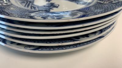 Een uitgebreid Chinees blauw-wit servies met jachtdecor, 18/19e eeuw