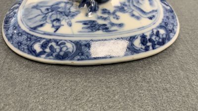 An extensive Chinese blue and white 'hunting scene' service, 18/19th C.