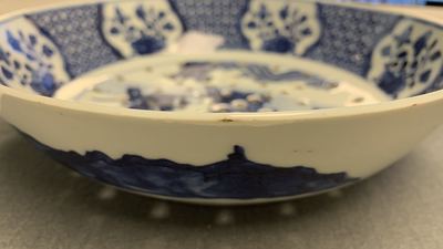 Een uitgebreid Chinees blauw-wit servies met jachtdecor, 18/19e eeuw