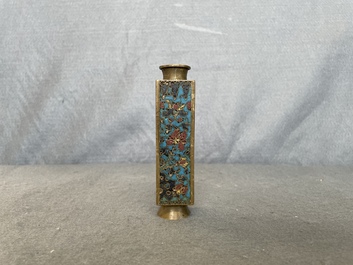 Un petit vase de forme 'cong' en &eacute;maux cloisonn&eacute;s, Chine, Wanli