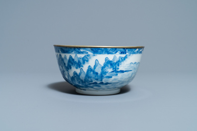 Een Chinese blauw-witte 'Bleu de Hue' kom voor de Vietnamese markt, Kangxi merk, 19e eeuw