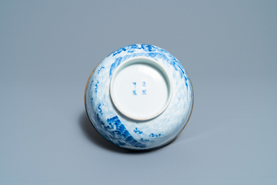 A Chinese blue and white Vietnamese market 'Bleu de Hue' bowl, Kangxi mark, 19th C.