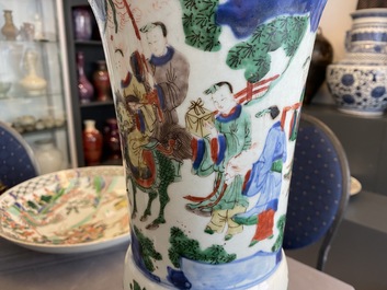 Un vase de forme 'gu' en porcelaine de Chine wucai, Shunzhi