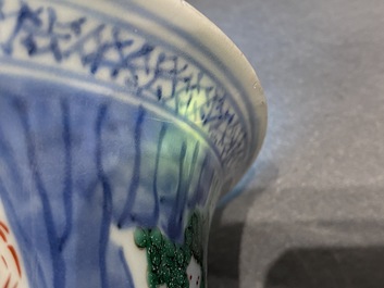 Deux grands vases de forme 'gu' en porcelaine de Chine wucai, &eacute;poque Transition