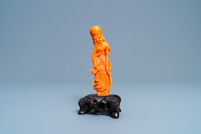 Two Chinese carved red coral figures, 19/20th C.