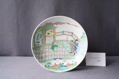 Un plat en porcelaine de Chine famille verte &agrave; d&eacute;cor narratif, Kangxi