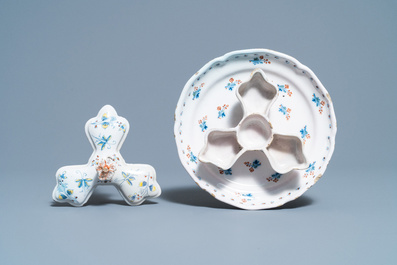 A rare Brussels faience spice box and cover on stand with '&agrave; la haie fleurie' design, 18th C.