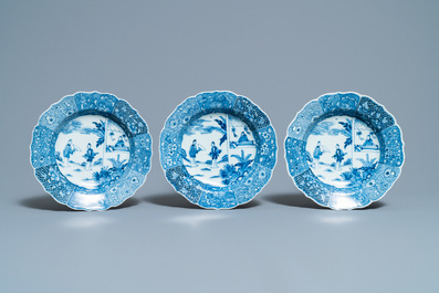 Zes diepe Chinese blauw-witte 'Xi Xiang Ji' borden, Qianlong