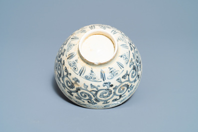 Four blue and white Vietnamese or Annamese ceramics and a Chinese jarlet, 15/16th C.