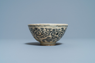 Four blue and white Vietnamese or Annamese ceramics and a Chinese jarlet, 15/16th C.