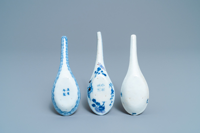 Cinq cuill&egrave;res en porcelaine de Chine doucai, 19/20&egrave;me