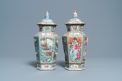 Deux vases couverts de forme hexagonale en porcelaine de Chine famille rose de Canton, 19&egrave;me