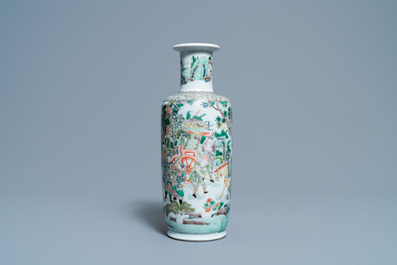 Un vase de forme rouleau en porcelaine de Chine famille verte &agrave; d&eacute;cor 'Feng shen bang', Kangxi