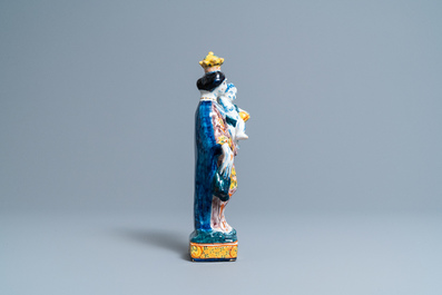 Une figure de la Vierge &agrave; l'Enfant en fa&iuml;ence de Delft polychrome, 18&egrave;me