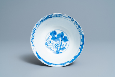 Un bol en porcelaine de Chine en bleu et blanc &agrave; d&eacute;cor 'Les trois amis de l'hiver', marque et &eacute;poque de Kangxi