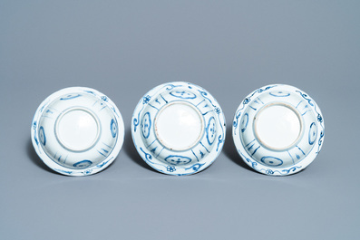 Three Chinese blue and white kraak porcelain klapmuts bowls, Wanli