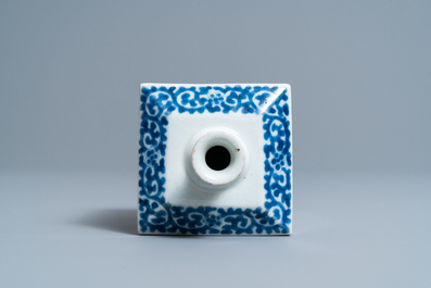 A Japanese square blue and white Kakiemon tea caddy, Edo, 17/18th C.