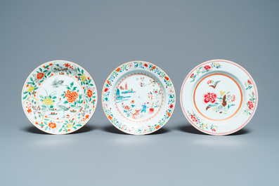 Six assiettes, une th&eacute;i&egrave;re, un bol couvert et une tasse en porcelaine de Chine famille rose, 18/19&egrave;me