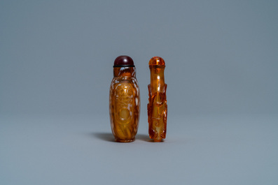 Twee Chinese amber-simulerende glazen snuifflessen, 18/19e eeuw
