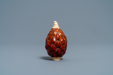 A Chinese pine cone and bone snuff bottle, 19/20th C.