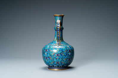 A Chinese cloisonn&eacute; 'floral scroll' water jug, 18/19th C.