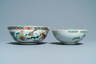 Une jardini&egrave;re en porcelaine de Chine en bleu et blanc et deux bols en famille verte, 19/20&egrave;me