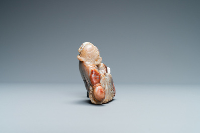 Een Chinees 'Shoushan' zeepstenen figuur van een onsterfelijke, Qing