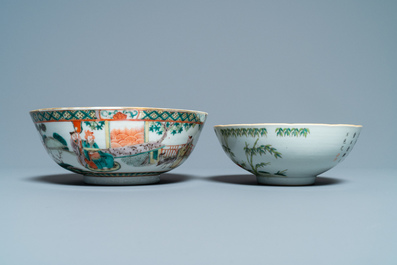 Une jardini&egrave;re en porcelaine de Chine en bleu et blanc et deux bols en famille verte, 19/20&egrave;me