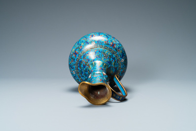 Een Chinese cloisonn&eacute; waterkan, 18/19e eeuw