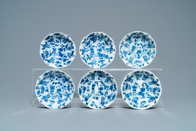 Acht Chinese blauw-witte schotels met Lange Lijzen, Kangxi