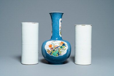 Six vases en porcelaine de Chine famille rose et verte, 19/20&egrave;me