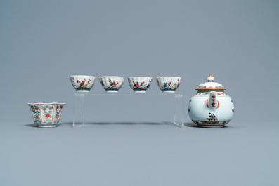 Een Chinese famille verte theepot, zeven schotels en vijf koppen, Kangxi