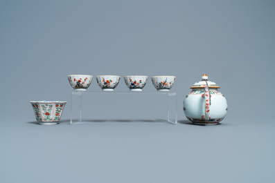 Une th&eacute;i&egrave;re, sept soucoupes et cinq tasses en porcelaine de Chine famille verte, Kangxi
