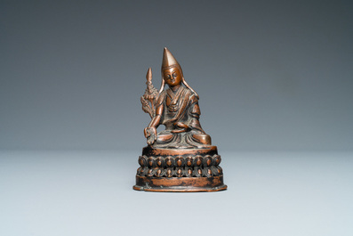 A Sino-Tibetan copper alloy figure of Lama, 18/19th C.