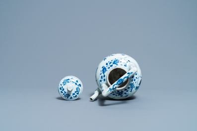 A large Chinese blue and white 'birds' wine ewer and cover, Transitional period