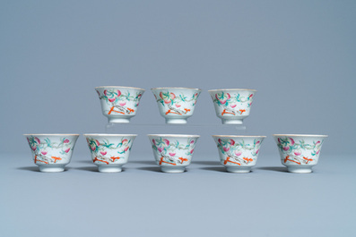 Huit bols en porcelaine de Chine famille rose &agrave; d&eacute;cor de neufs p&ecirc;ches, marque de Hui Tong Zhen Pin, 19/20&egrave;me